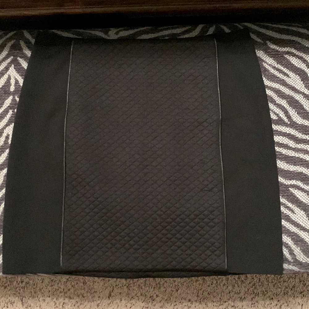 Club Monaco black quilted mini skirt, in very good used condition. Size 2.